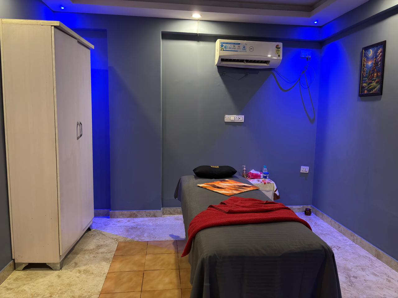 Hygienic hydrotherapy tub